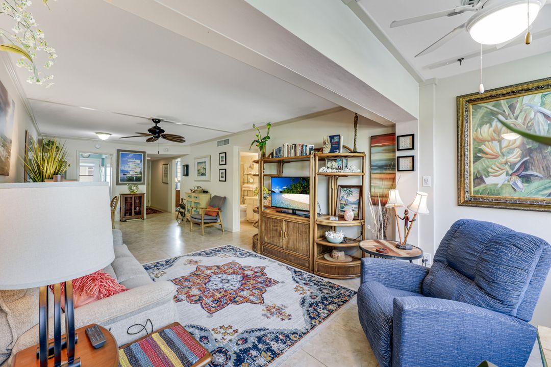 72 7th St S #202, Naples, FL 34102
