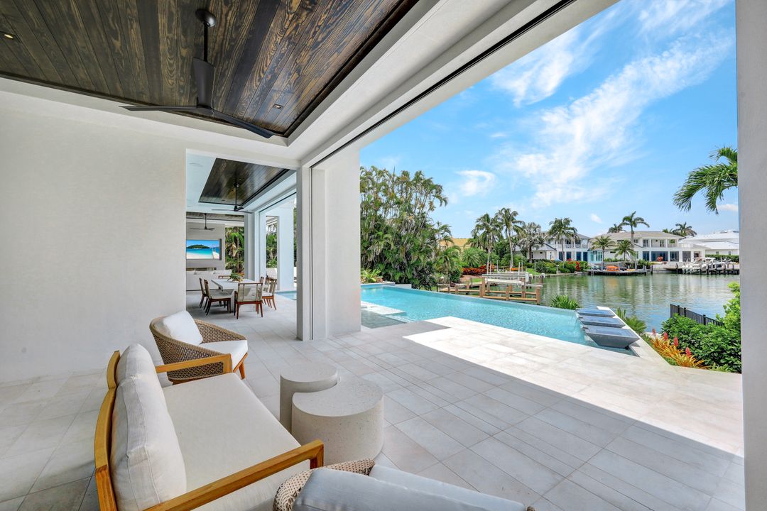 3401 Crayton Rd, Naples, FL 34102