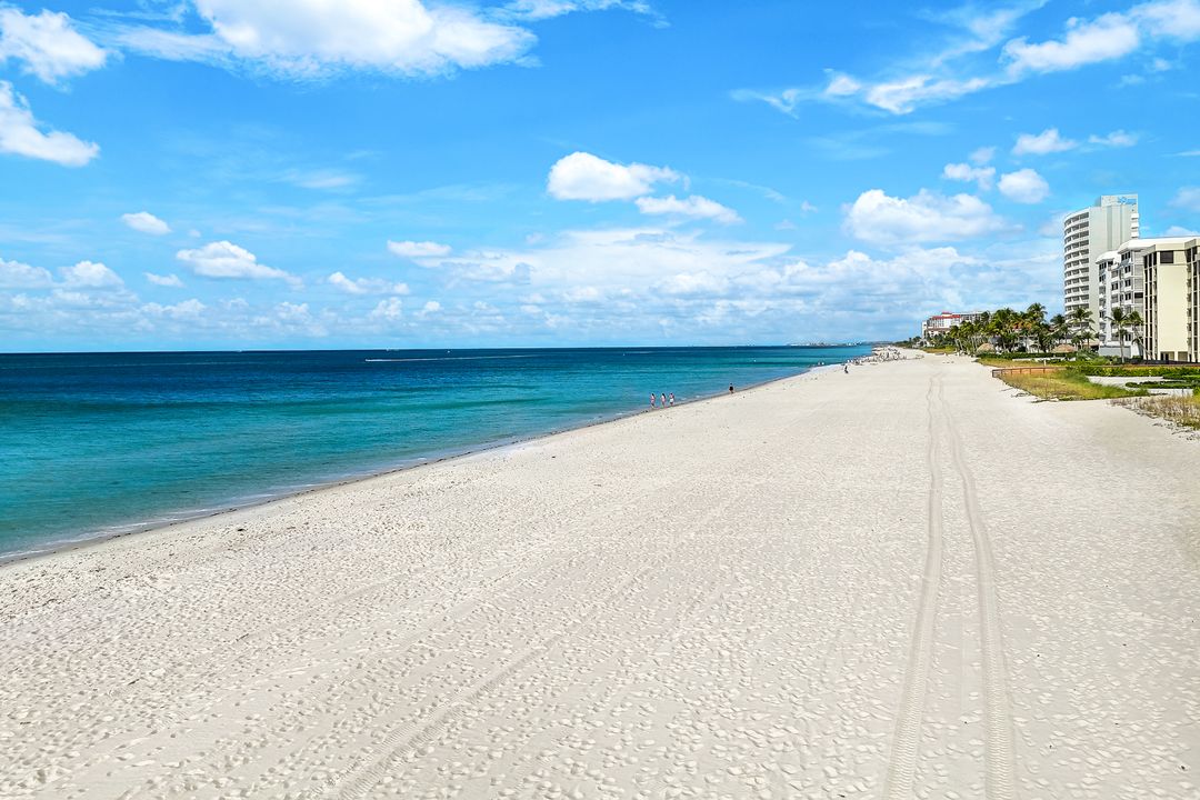 9577 Gulf Shore Dr #704, Naples, FL 34108