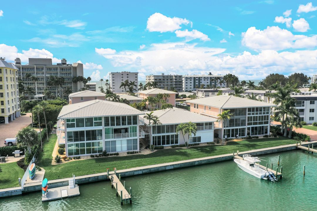 1910 Gulf Shore Blvd N #207, Naples, FL 34102