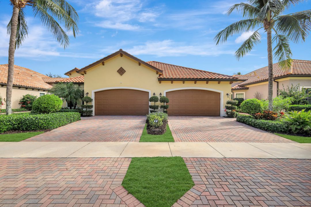 9492 Isla Bella Cir, Bonita Springs, FL 34135