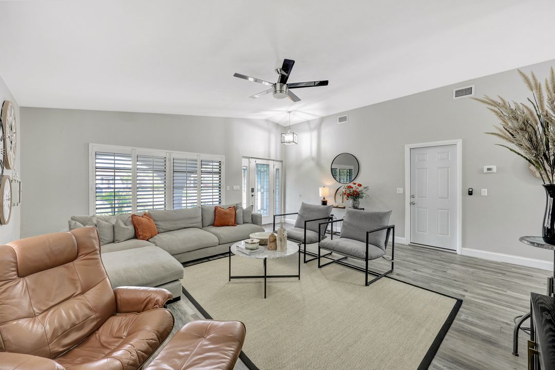 738 101st Ave N, Naples, FL 34108
