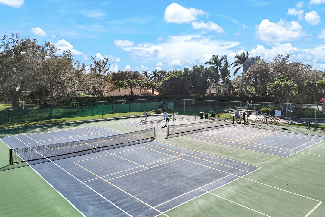 658 Lambton Ln, Naples, FL 34104