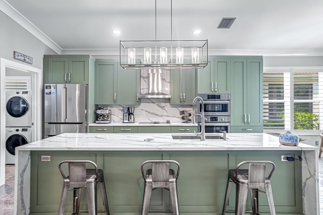 8844 Ventura Way, Naples, FL 34109