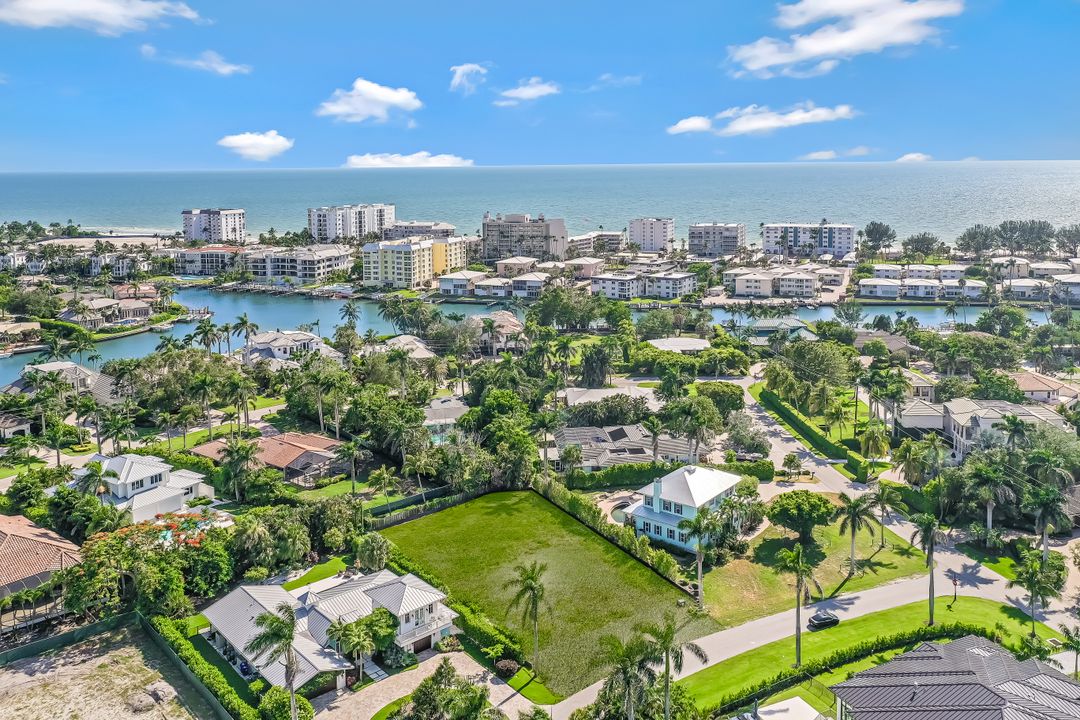 350 Rudder Rd, Naples, FL 34102