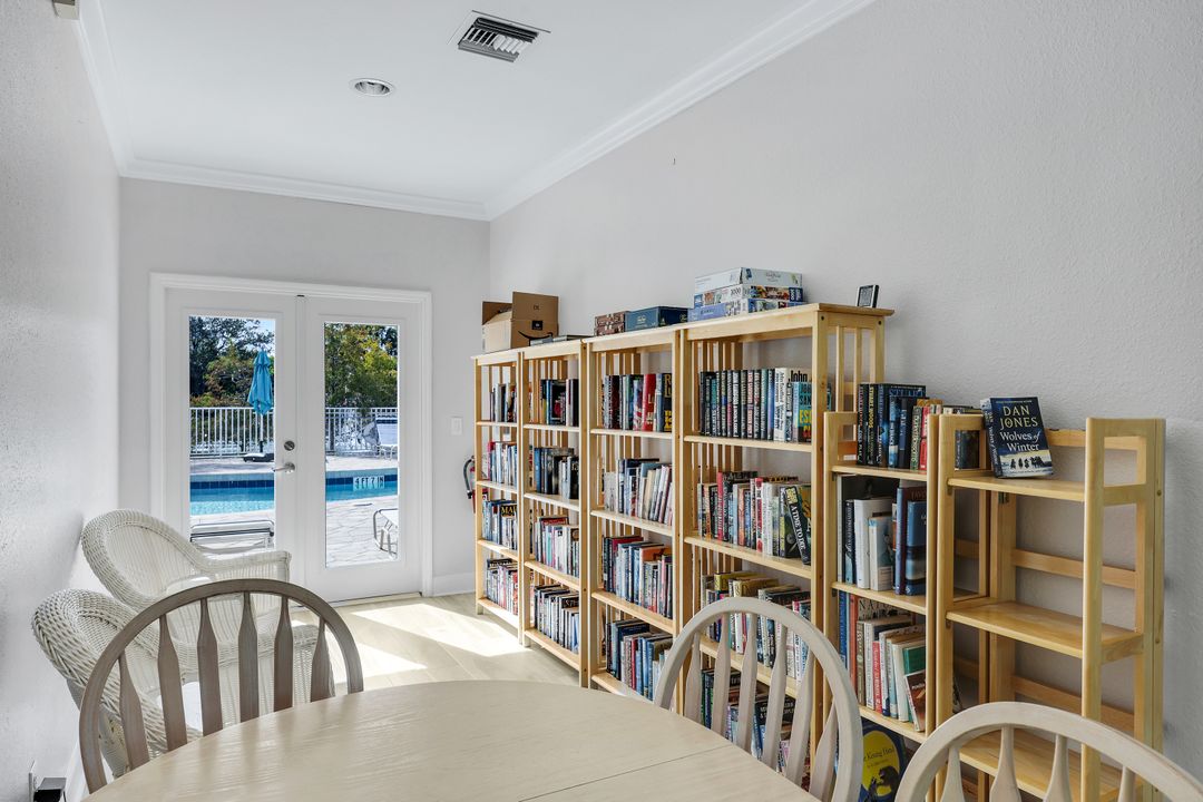 2110 Cay Lagoon Dr #122, Naples, FL 34109