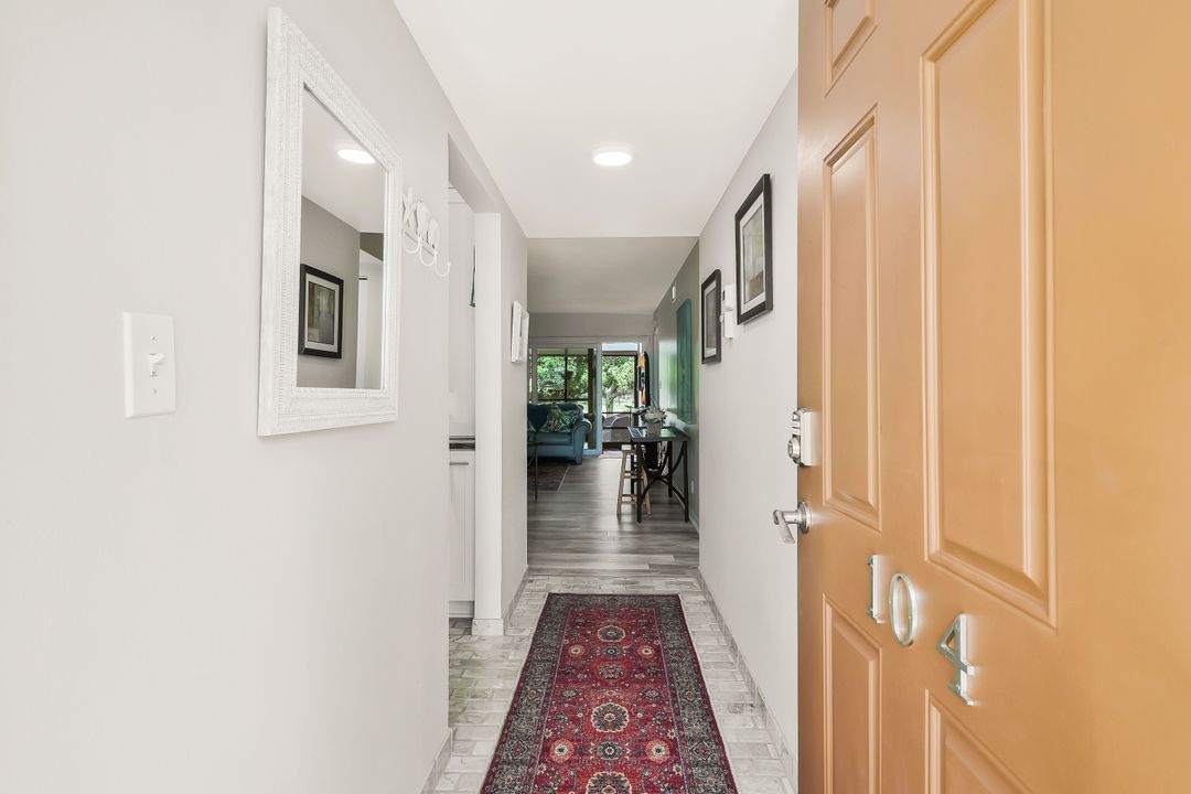 9290 Lake Park Dr #104, Fort Myers, FL 33919