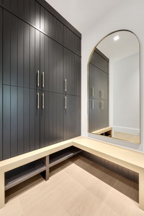 476 Palm Cir W, Naples, FL 34102