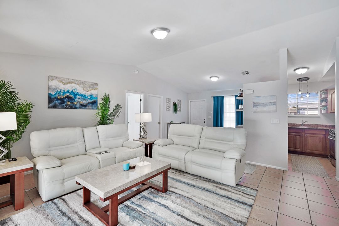 1319 SW 9th Ct, Cape Coral, FL 33991