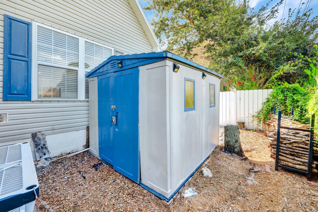 279 Leawood Cir, Naples, FL 34104