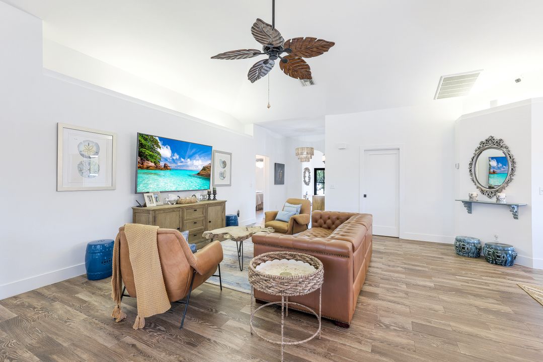 999 E Valley Dr, Bonita Springs, FL 34134