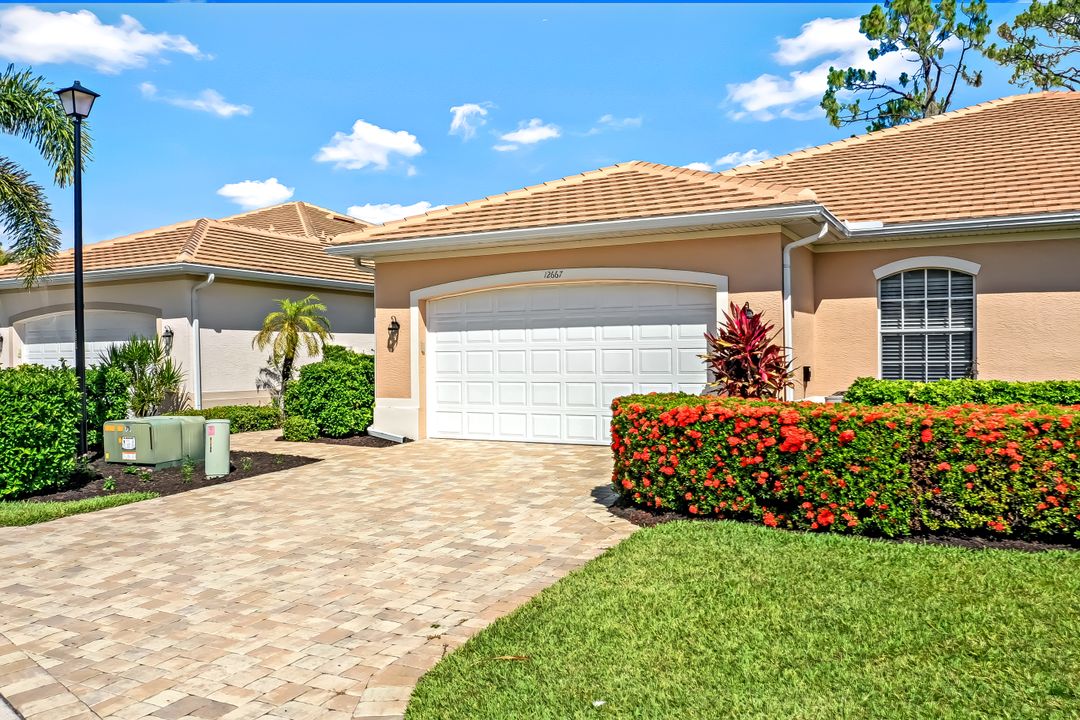 12667 Fox Ridge Dr, Bonita Springs, FL 34135