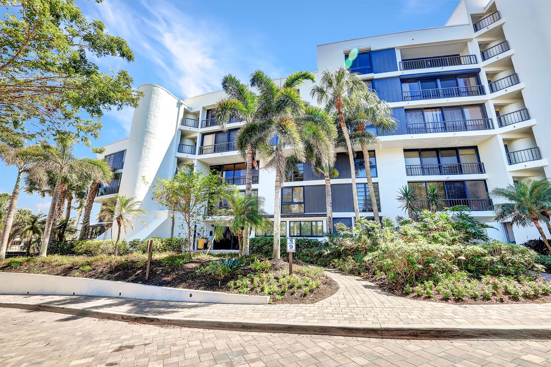 2302 Gulf Shore Blvd N, Naples, FL 34103