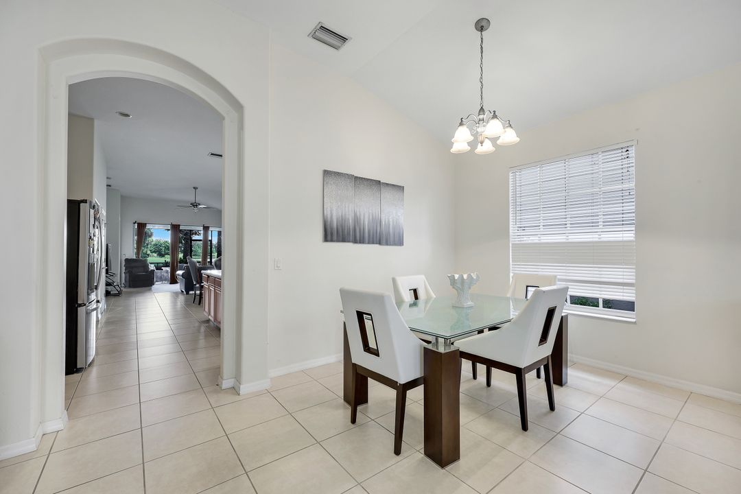 2010 Fairmont Ln, Naples, FL 34120