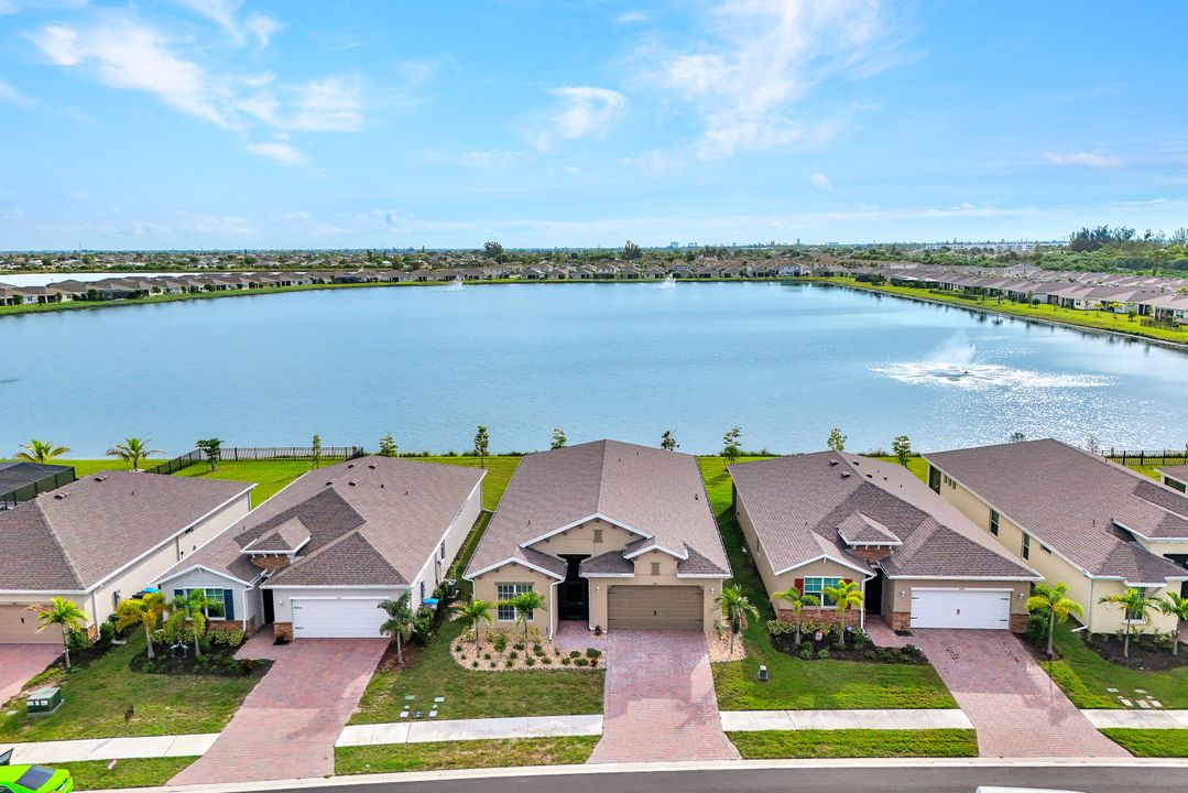 447 Spg Hl Lk Lp, Cape Coral, FL 33993