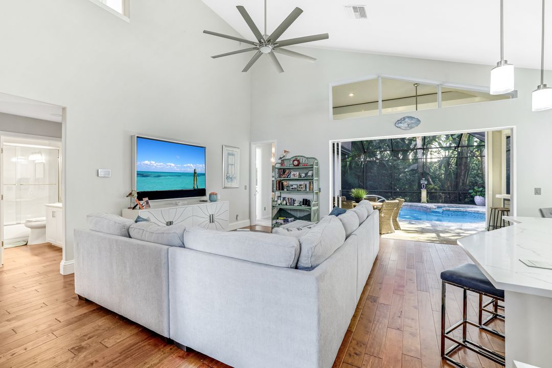 8828 Ventura Way, Naples, FL 34109