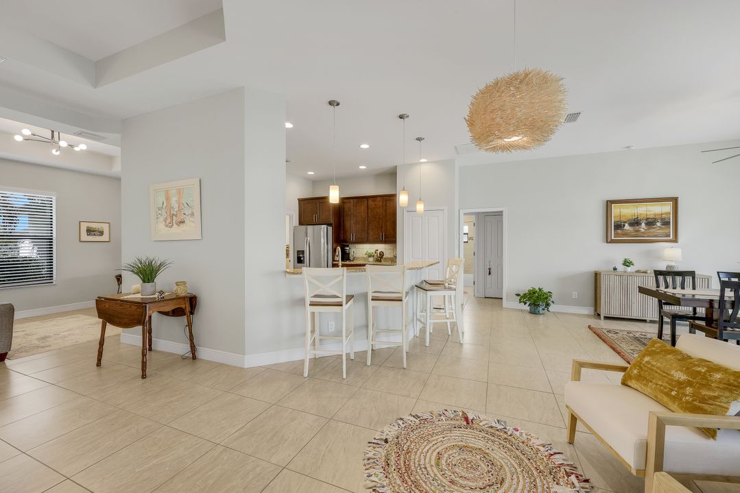 401 NE 19th Pl, Cape Coral, FL 33909