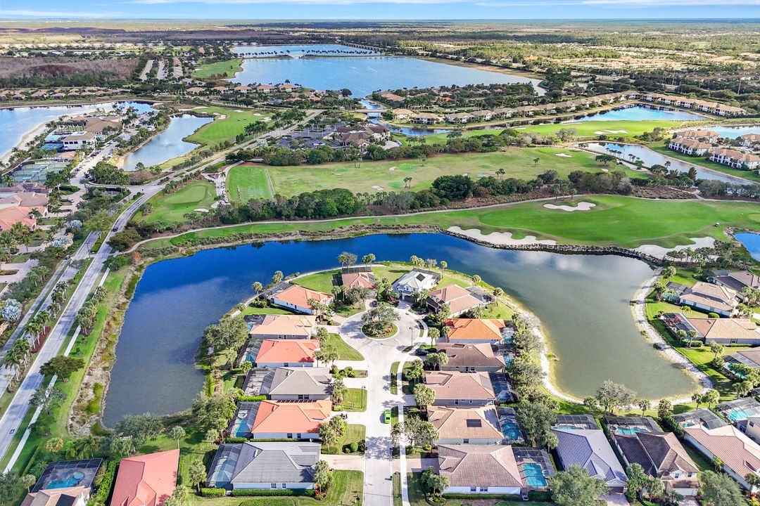 9127 Crystal Ct, Naples, FL 34120