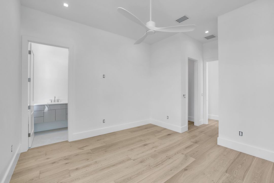 513 92nd Ave N, Naples, FL 34108