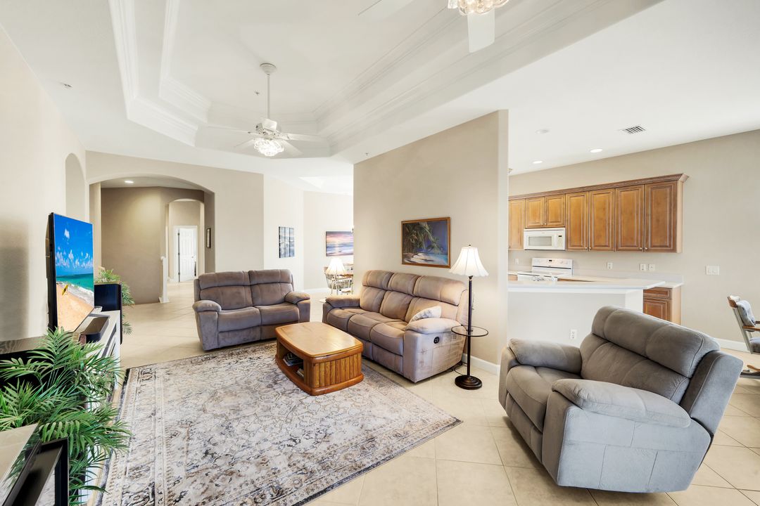 8771 Coastline Ct #201, Naples, FL 34120