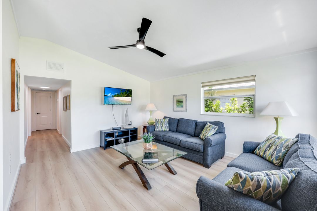 631 108th Ave N, Naples, FL 34108
