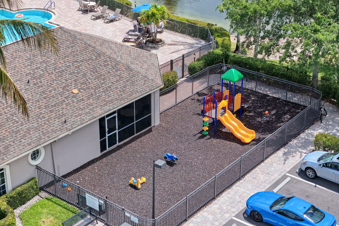 8612 Ibis Cove Cir, Naples, FL 34119