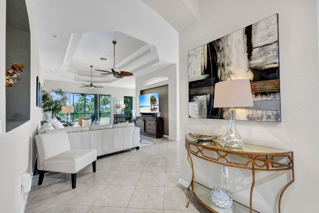 8723 Coastline Ct #202, Naples, FL 34120