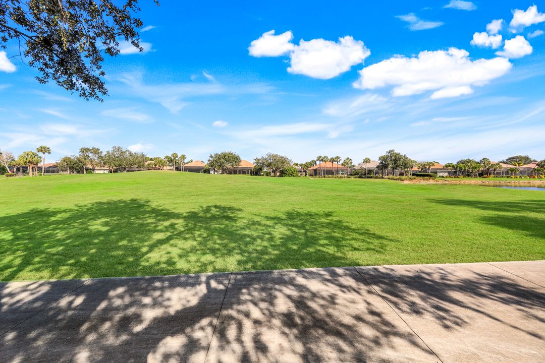 11925 Heather Woods Ct, Naples, FL 34120