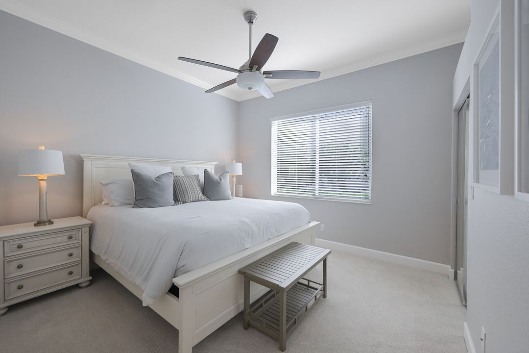 463 Tullamore Ln, Naples, FL 34110