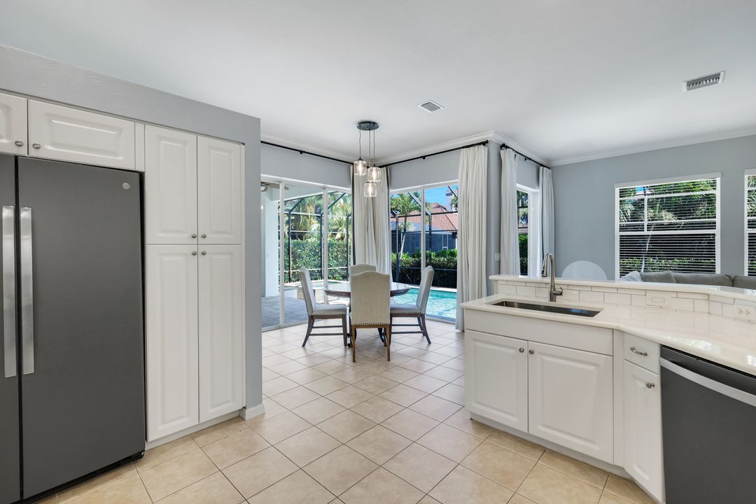 8748 S Lake Cir, Fort Myers, FL 33908