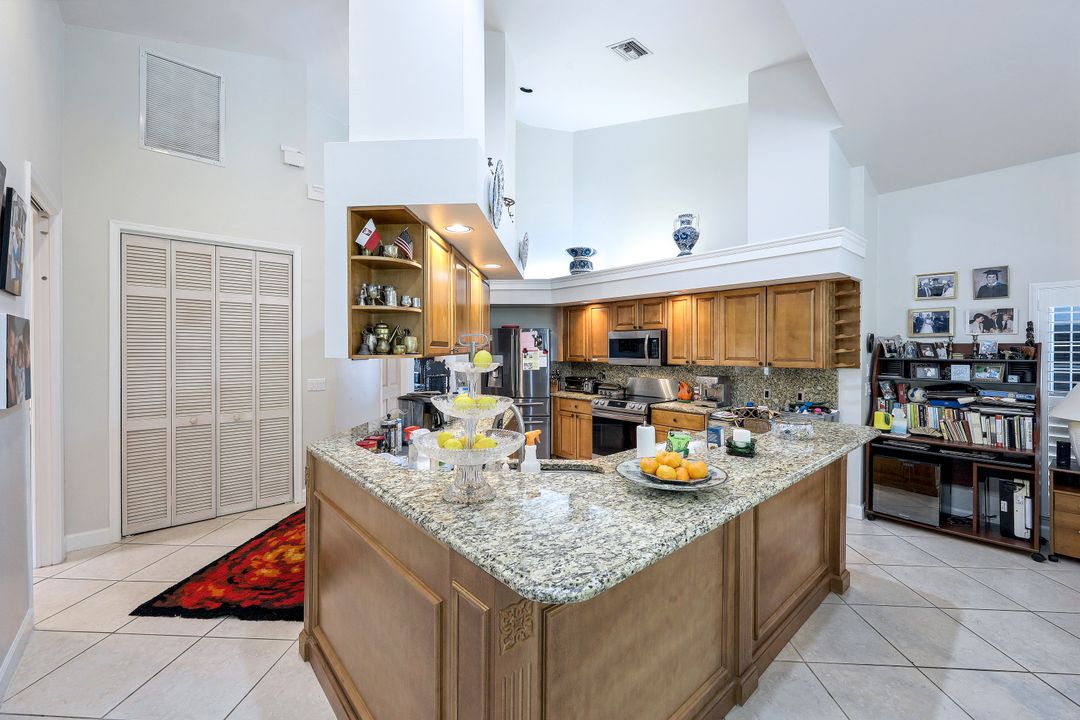 6689 Mill Run Rd, Naples, FL 34109