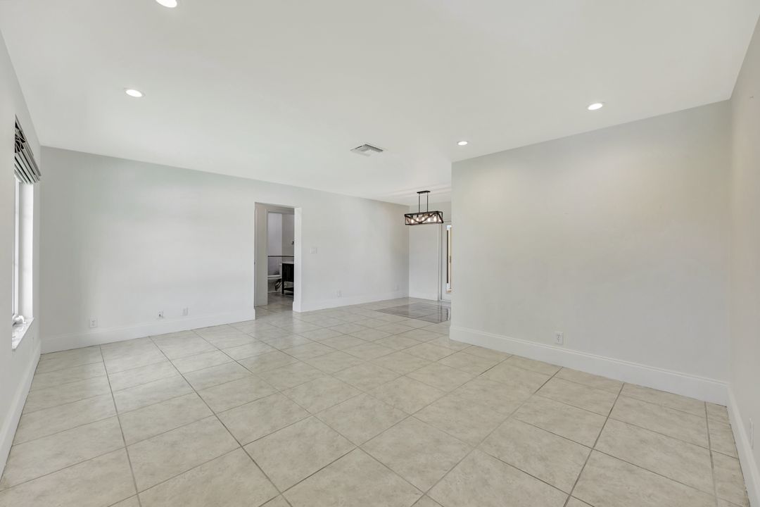 124 Flame Vine Dr, Naples, FL 34110