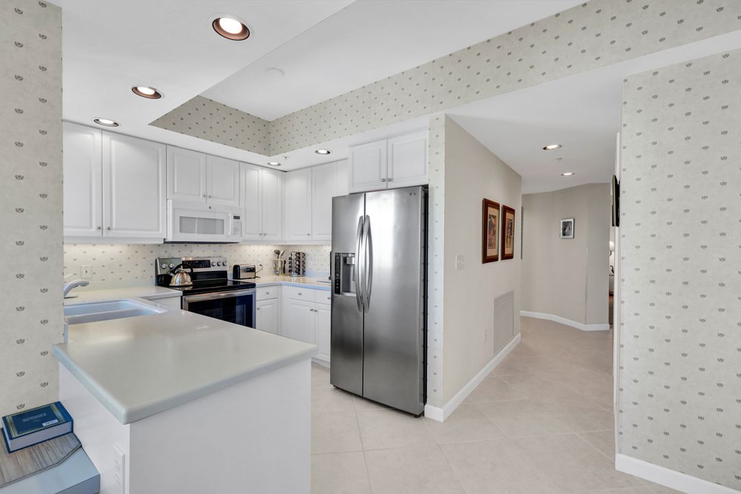300 Dunes Blvd #1007, Naples, FL 34110