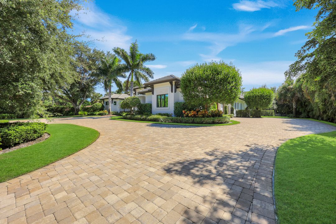112 Hickory Rd, Naples, FL 34108