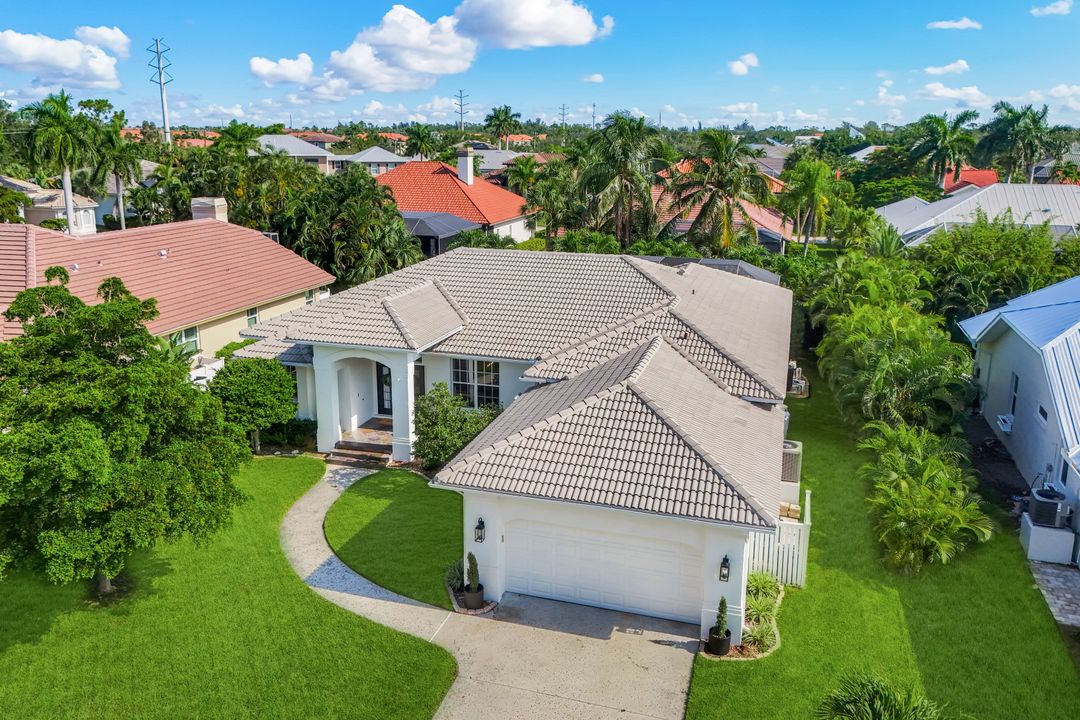 8748 S Lake Cir, Fort Myers, FL 33908