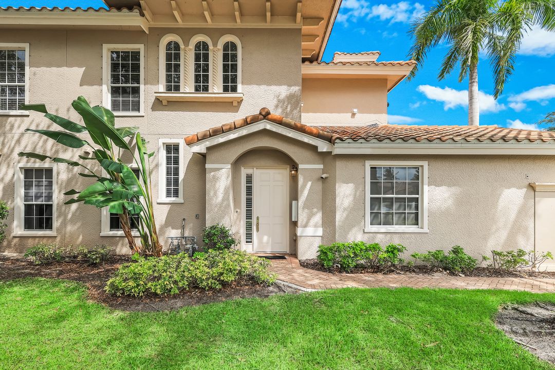 9097 Cherry Oaks Tr #201, Naples, FL 34114