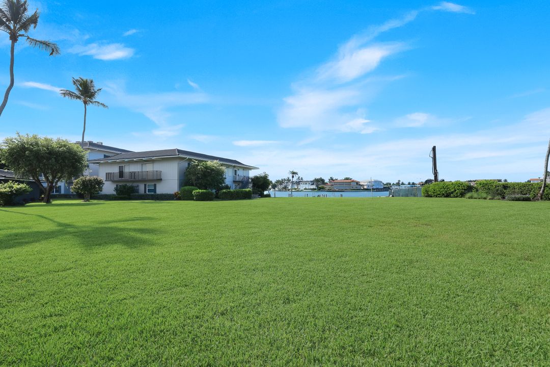 3400 Gulf Shore Blvd N #B2, Naples, FL 34103