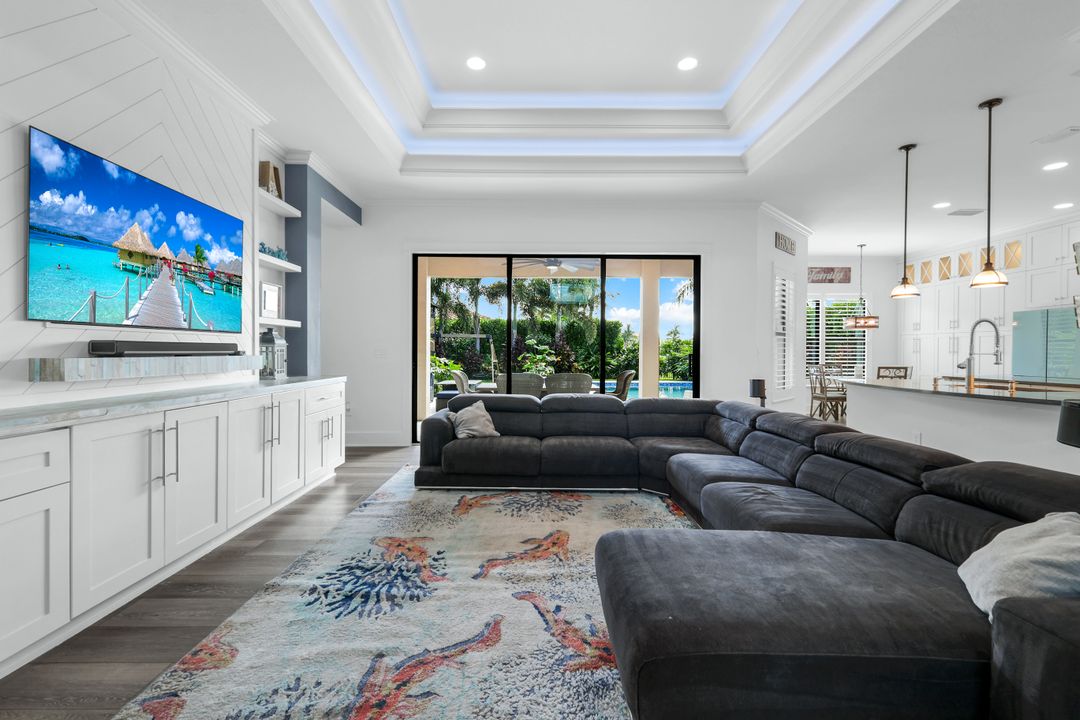 2704 Crystal Way, Naples, FL 34119