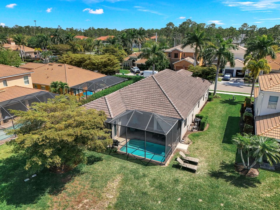 1685 Serrano Cir, Naples, FL 34105