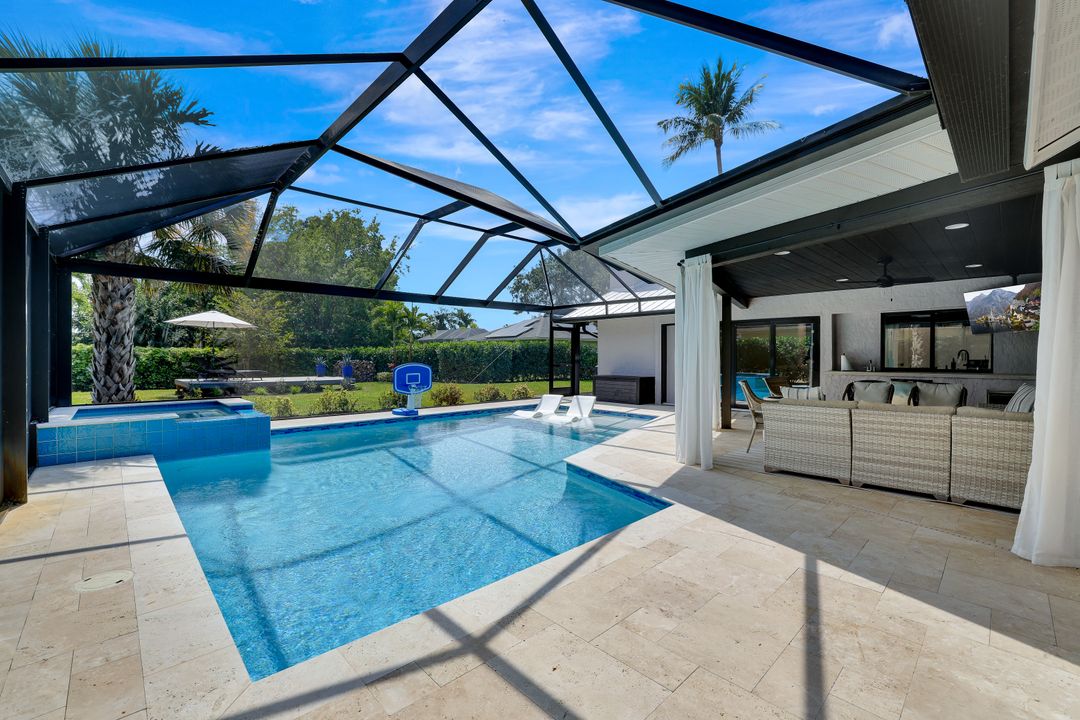 348 Country Club Ln, Naples, FL 34110