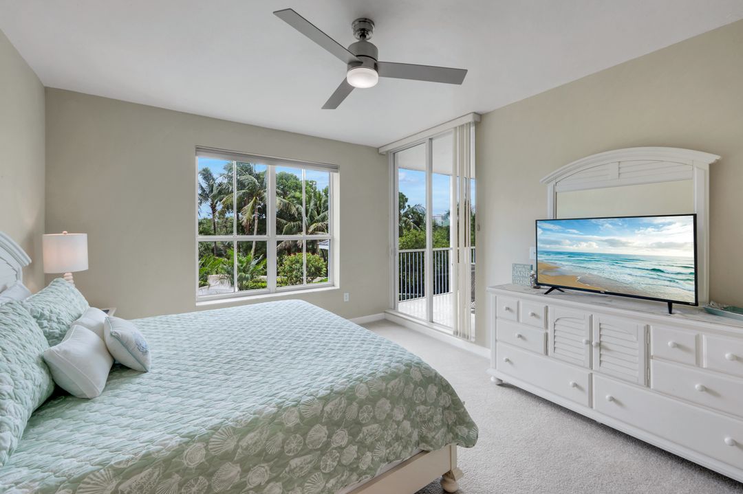300 Dunes Blvd #203, Naples, FL 34110