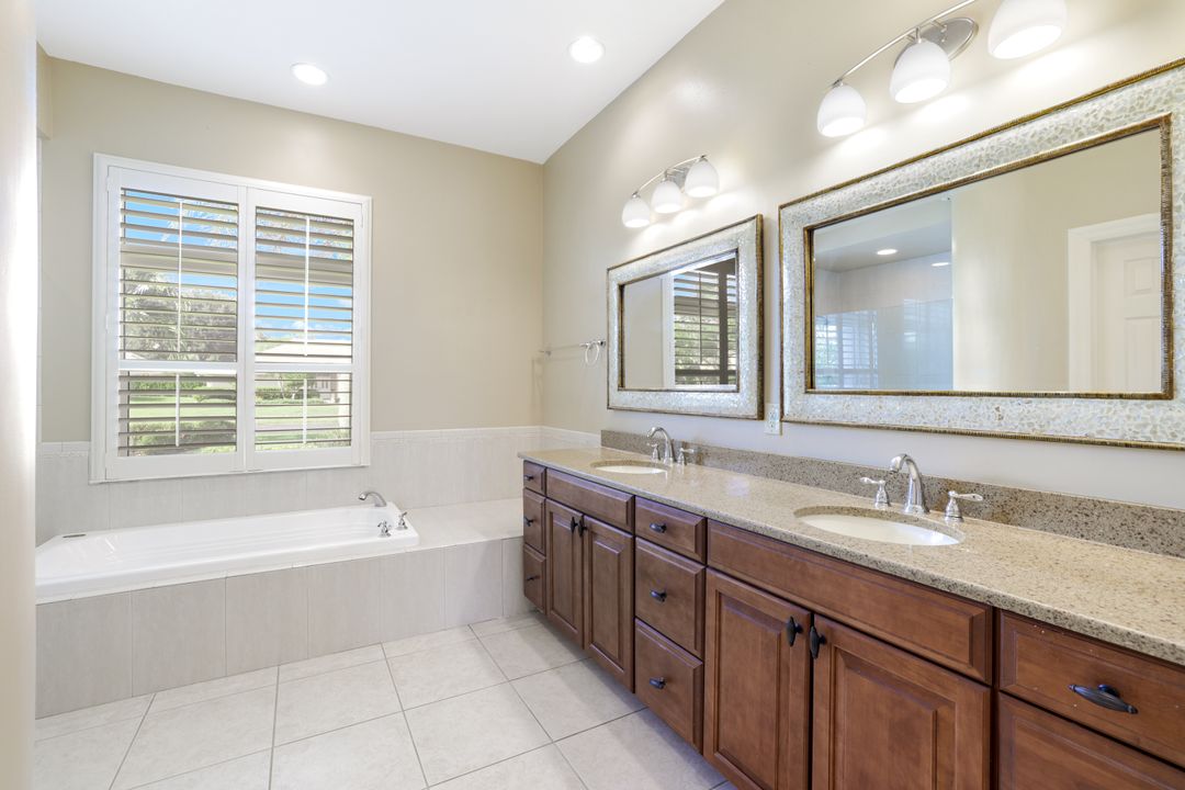 2032 Castle Garden Ln, Naples, FL 34110