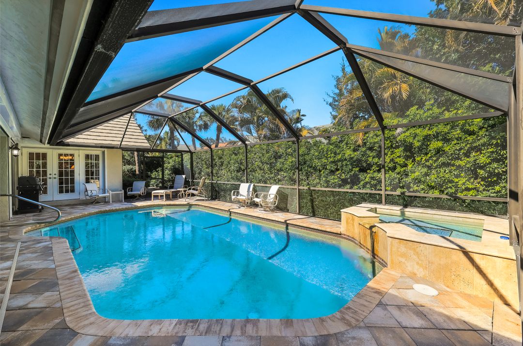 717 Pine Creek Ln, Naples, FL 34108