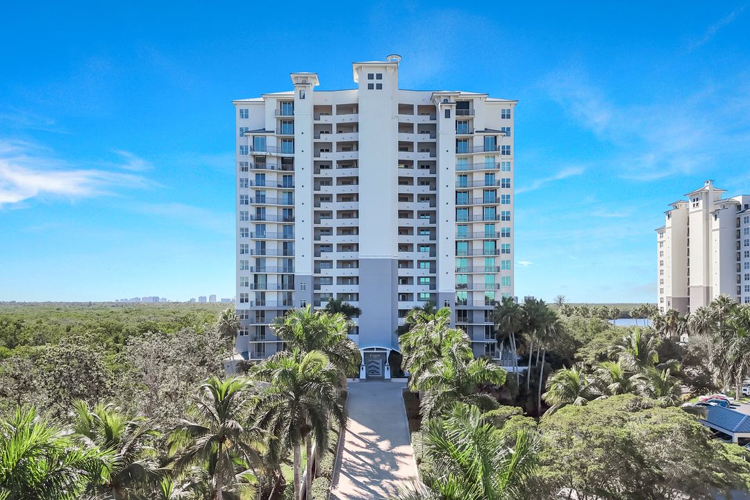 425 Cove Tower Dr #403, Naples, FL 34110