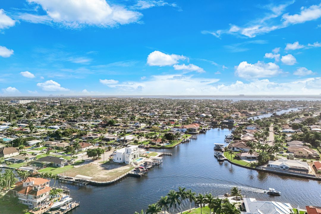 5384 Colonade Ct, Cape Coral, FL 33904