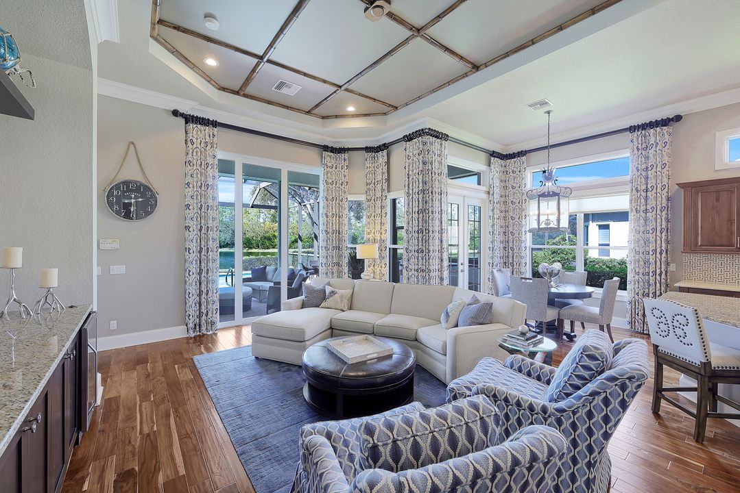 3086 Aviamar Cir, Naples, FL 34114