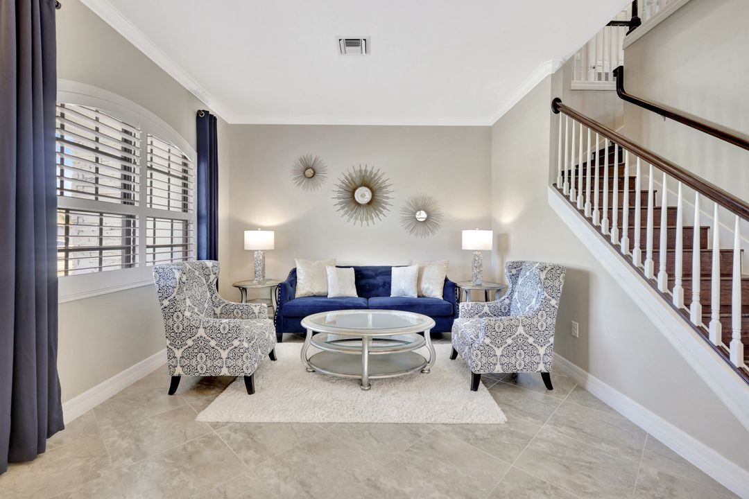 2102 Antigua Ln, Naples, FL 34120