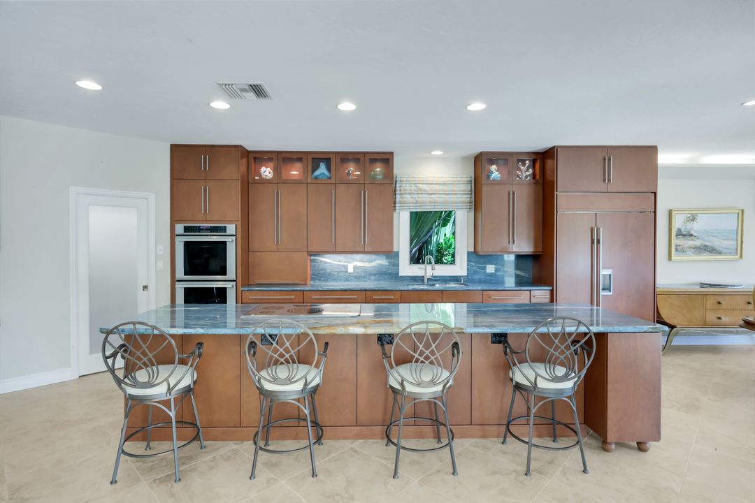 2147 Snook Dr, Naples, FL 34102