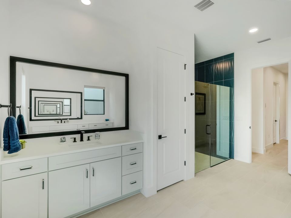 2428 Waterfront Cir, Sarasota, FL 34240