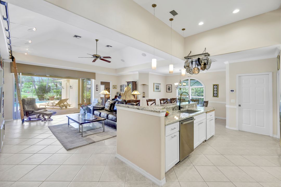 4383 Pomarine Ct, Naples, FL 34119